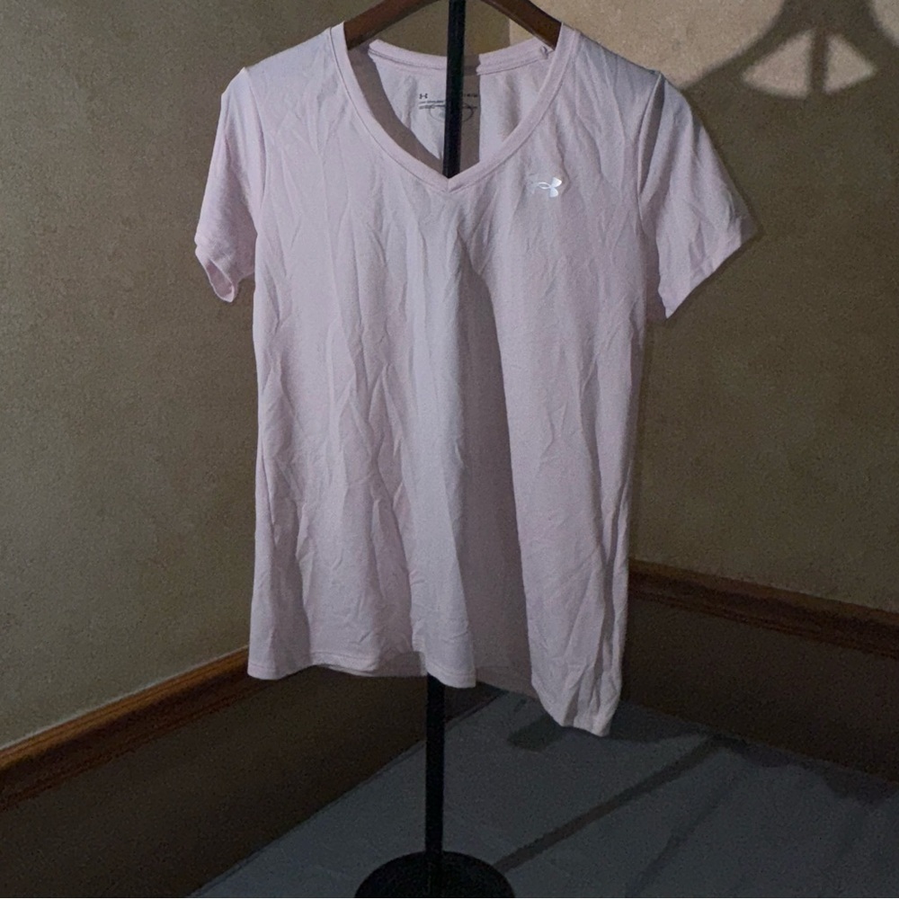 Under Armour Light Pink V-Neck Top Size: M